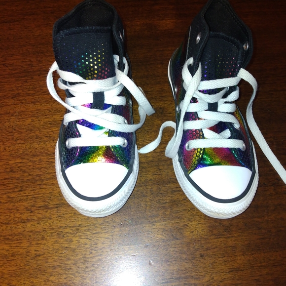 Size 11 Girls Converse - Picture 2 of 5